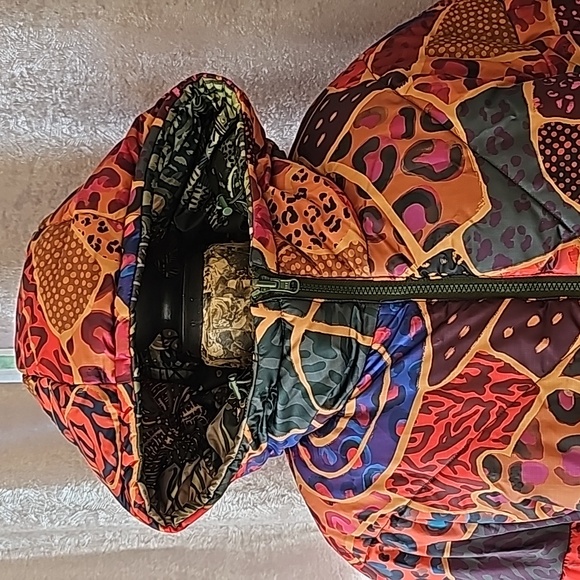 NWT Farm Rio Reversible Green Cool Leopard Puffer Jacket - Size Large - Picture 9 of 11